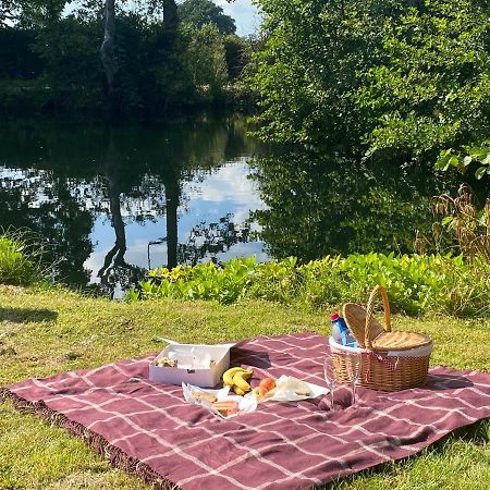 Kingfisher Cabin - Wild Escapes Wrenbury Off Grid Glamping - Ages 12 And Over Baddiley Exterior foto
