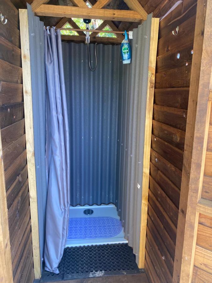 Kingfisher Cabin - Wild Escapes Wrenbury Off Grid Glamping - Ages 12 And Over Baddiley Exterior foto